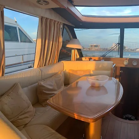 Philoria לינה וארוחת בוקר אגדה